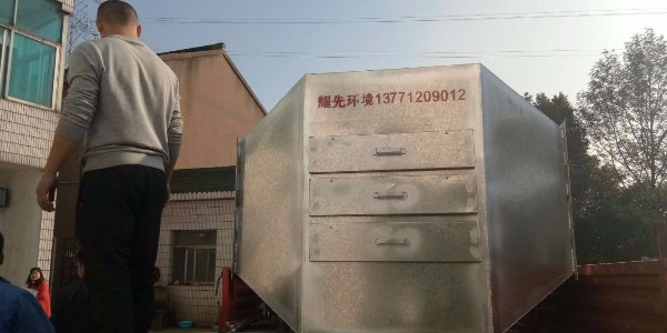 無錫廢氣處理廠家：蘇州人造革廢氣能用耀先活性炭吸附凈化裝置嗎？